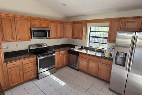 House in Miami, Florida 3 bedrooms, 120.31 sq.m. № 2000427 - photo 24