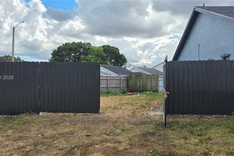 House in Miami, Florida 3 bedrooms, 120.31 sq.m. № 2000427 - photo 3