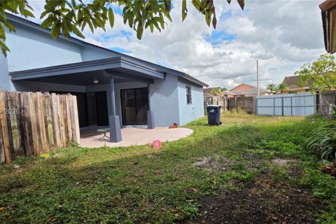 House in Miami, Florida 3 bedrooms, 120.31 sq.m. № 2000427 - photo 9