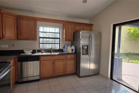 House in Miami, Florida 3 bedrooms, 120.31 sq.m. № 2000427 - photo 21