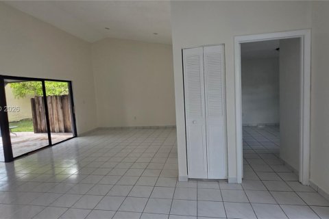 House in Miami, Florida 3 bedrooms, 120.31 sq.m. № 2000427 - photo 19