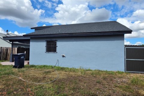 House in Miami, Florida 3 bedrooms, 120.31 sq.m. № 2000427 - photo 6