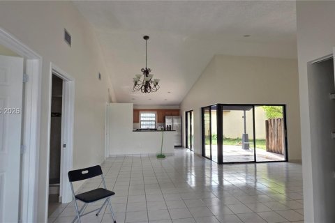 House in Miami, Florida 3 bedrooms, 120.31 sq.m. № 2000427 - photo 17