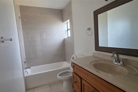 House in Miami, Florida 3 bedrooms, 120.31 sq.m. № 2000427 - photo 29