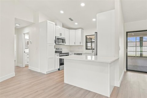 Купить виллу или дом в Спринг-Хилл, Флорида 3 комнаты, 110.55м2, № 2433456 - фото 8