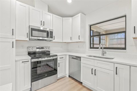 Купить виллу или дом в Спринг-Хилл, Флорида 3 комнаты, 110.55м2, № 2433456 - фото 12