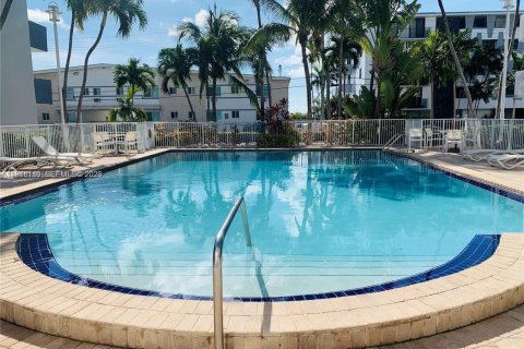 Снять в аренду квартиру в Норт-Бей-Виллидж, Флорида 1 спальня, 57.6м2, № 2043787 - фото 4