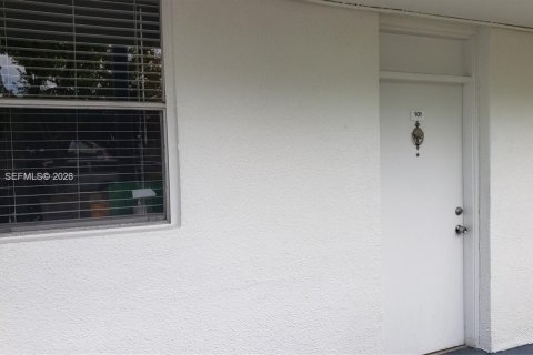 Снять в аренду квартиру в Норт-Бей-Виллидж, Флорида 1 спальня, 57.6м2, № 2043787 - фото 2