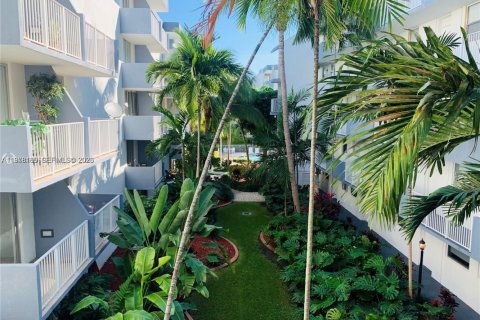 Снять в аренду квартиру в Норт-Бей-Виллидж, Флорида 1 спальня, 57.6м2, № 2043787 - фото 3