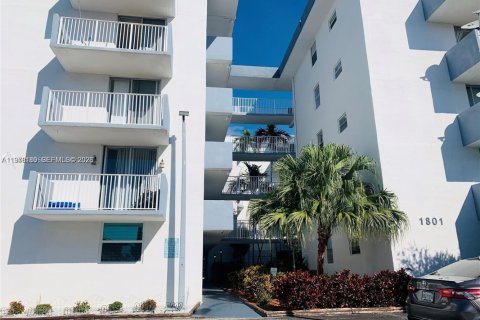 Квартира в Норт-Бей-Виллидж, Флорида 1 спальня, 57.6м2 № 2043787