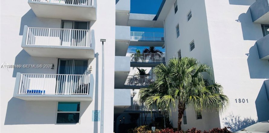 Квартира в Норт-Бей-Виллидж, Флорида 1 спальня, 57.6м2 № 2043787