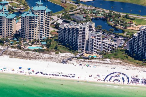 Condominio en venta en Miramar Beach, Florida, 3 dormitorios, 146.32 m2 № 560550 - foto 1