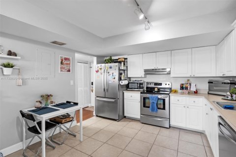 Condo in Plantation, Florida, 3 bedrooms  № 1473311 - photo 13