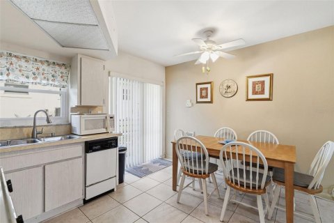 Condo in Seminole, Florida, 1 bedroom  № 2101768 - photo 12