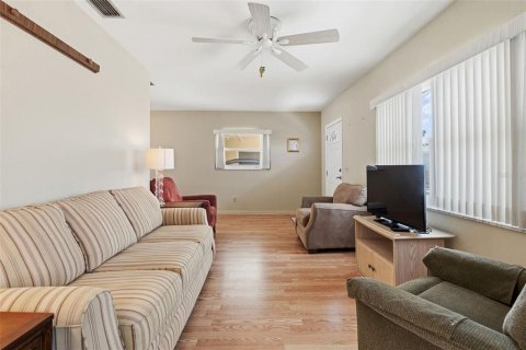 Condo in Seminole, Florida, 1 bedroom  № 2101768 - photo 8