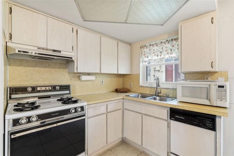 Condo in Seminole, Florida, 1 bedroom  № 2101768 - photo 11