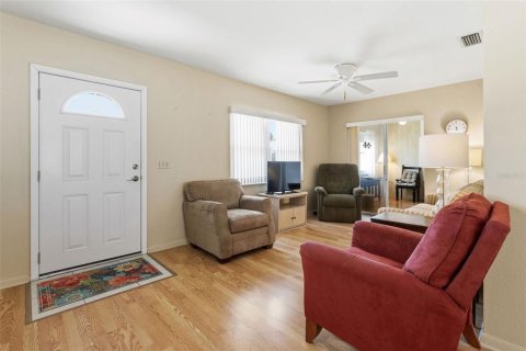 Condo in Seminole, Florida, 1 bedroom  № 2101768 - photo 4