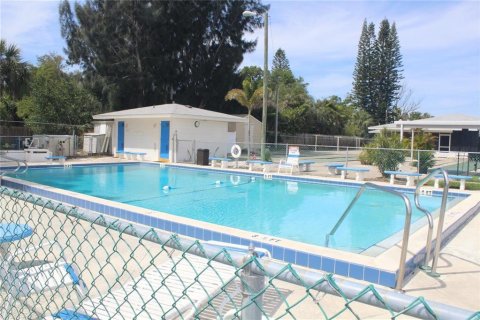 Condo in Seminole, Florida, 1 bedroom  № 2101768 - photo 23