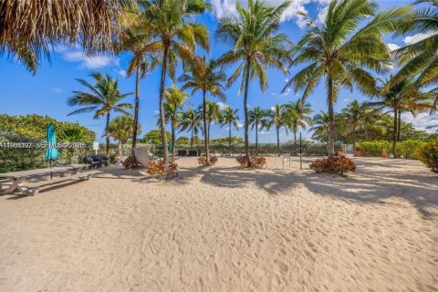 Купить кондоминиум в Серфсайд, Флорида 2 спальни, 92.62м2, № 2026498 - фото 2