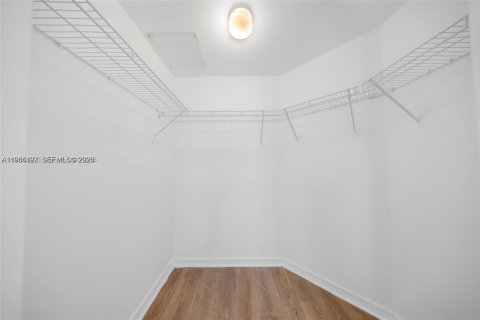 Купить кондоминиум в Серфсайд, Флорида 2 спальни, 92.62м2, № 2026498 - фото 21