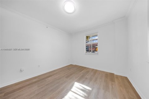 Купить кондоминиум в Серфсайд, Флорида 2 спальни, 92.62м2, № 2026498 - фото 8