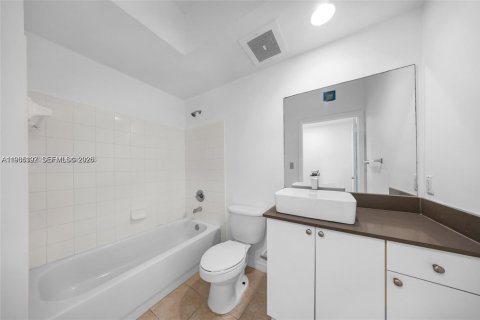 Купить кондоминиум в Серфсайд, Флорида 2 спальни, 92.62м2, № 2026498 - фото 17