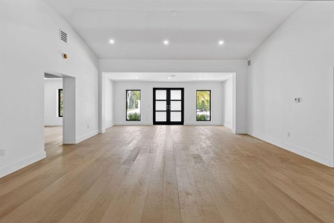 House in West Palm Beach, Florida 5 bedrooms, 338.63 sq.m. № 2187119 - photo 8