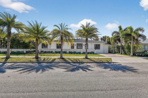 House in West Palm Beach, Florida 5 bedrooms, 338.63 sq.m. № 2187119