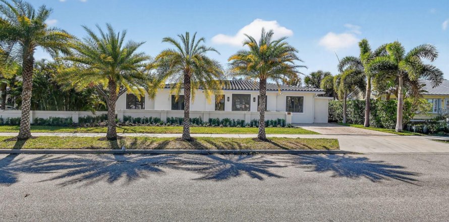 House in West Palm Beach, Florida 5 bedrooms, 338.63 sq.m. № 2187119