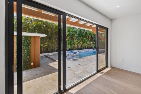 House in West Palm Beach, Florida 5 bedrooms, 338.63 sq.m. № 2187119 - photo 23