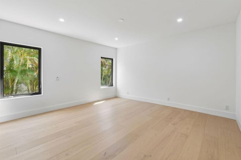 House in West Palm Beach, Florida 5 bedrooms, 338.63 sq.m. № 2187119 - photo 28