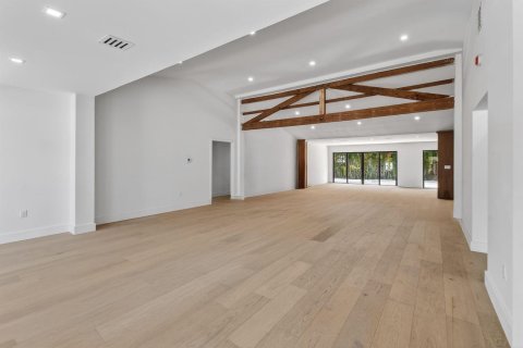 House in West Palm Beach, Florida 5 bedrooms, 338.63 sq.m. № 2187119 - photo 6