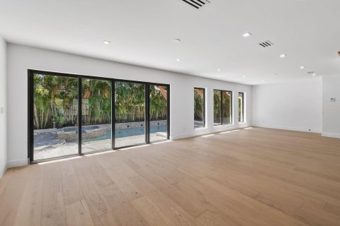 House in West Palm Beach, Florida 5 bedrooms, 338.63 sq.m. № 2187119 - photo 14