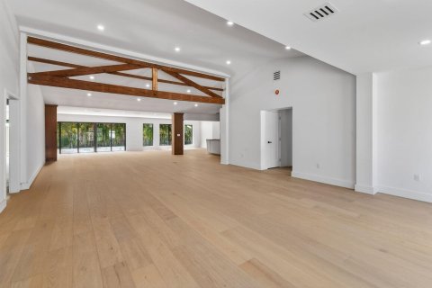 House in West Palm Beach, Florida 5 bedrooms, 338.63 sq.m. № 2187119 - photo 7