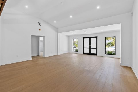 House in West Palm Beach, Florida 5 bedrooms, 338.63 sq.m. № 2187119 - photo 10