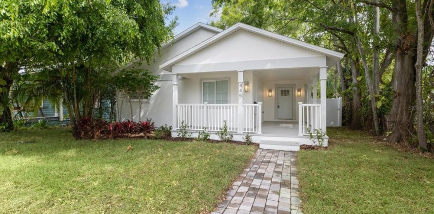 House in Saint Petersburg, Florida 4 bedrooms, 211.45 sq.m. № 1614861
