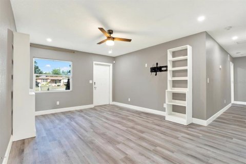 Casa en venta en Tampa, Florida, 3 dormitorios, 126.81 m2 № 1658755 - foto 3