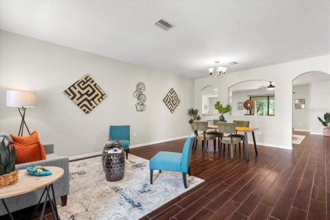 House in Tampa, Florida 4 bedrooms, 235.41 sq.m. № 1819335 - photo 7