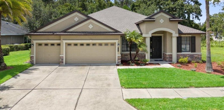 House in Tampa, Florida 4 bedrooms, 235.41 sq.m. № 1819335