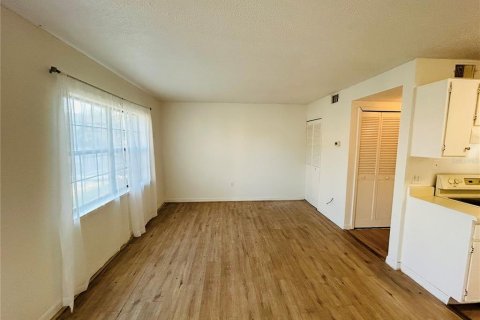 Condo in Daytona Beach, Florida, 1 bedroom  № 1870443 - photo 2
