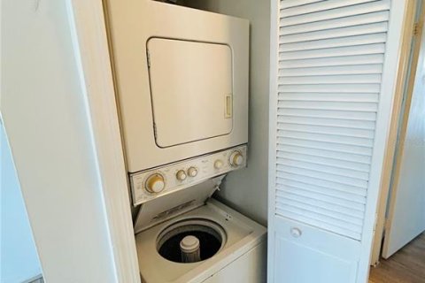Condo in Daytona Beach, Florida, 1 bedroom  № 1870443 - photo 5