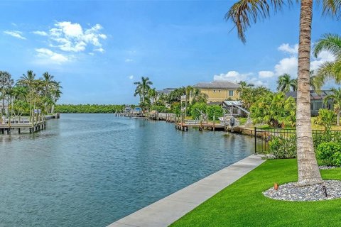 House in Longboat Key, Florida 4 bedrooms, 397.06 sq.m. № 2208583 - photo 3