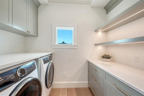House in Longboat Key, Florida 4 bedrooms, 397.06 sq.m. № 2208583 - photo 24