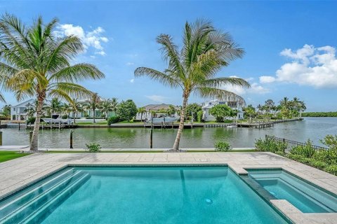 House in Longboat Key, Florida 4 bedrooms, 397.06 sq.m. № 2208583 - photo 17