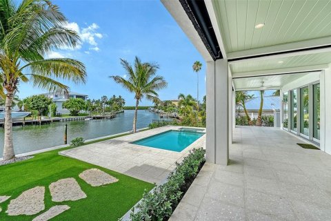 House in Longboat Key, Florida 4 bedrooms, 397.06 sq.m. № 2208583 - photo 16