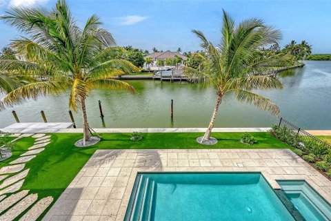House in Longboat Key, Florida 4 bedrooms, 397.06 sq.m. № 2208583 - photo 18