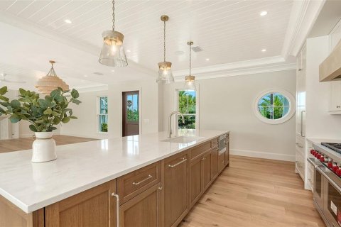 House in Longboat Key, Florida 4 bedrooms, 397.06 sq.m. № 2208583 - photo 10