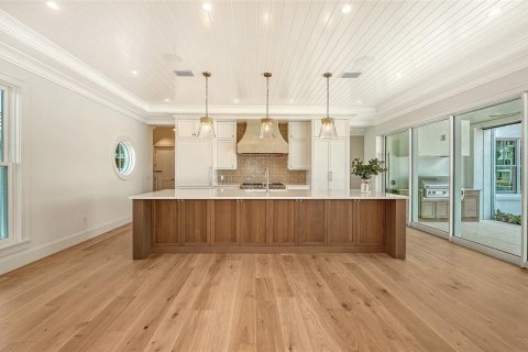 House in Longboat Key, Florida 4 bedrooms, 397.06 sq.m. № 2208583 - photo 9