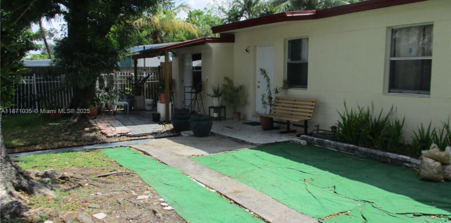 House in West Park, Florida 3 bedrooms, 106.19 sq.m. № 1896130