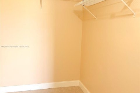 Copropriété à louer à Cutler Bay, Floride: 2 chambres, 91.04 m2 № 2017104 - photo 8